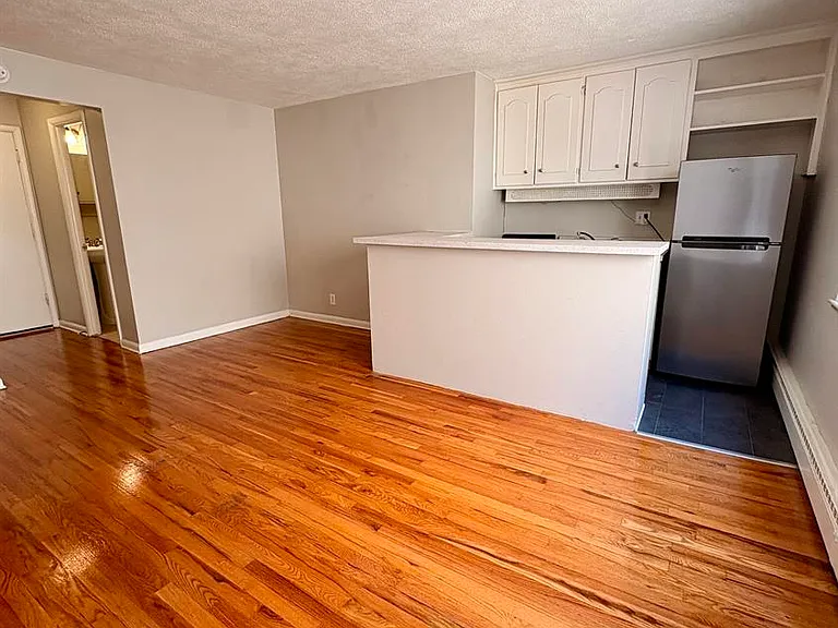 Corona Manor Apartments — Photo 15