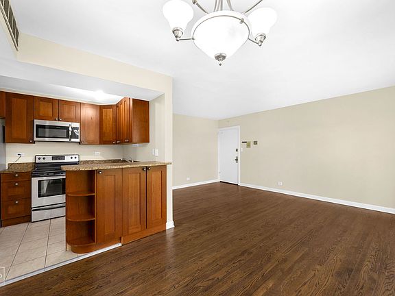 5th image of 10115 Old Orchard Ct Unit 304