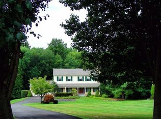 1018 Challedon Rd, Great Falls, VA 22066