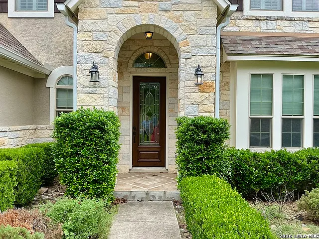 5 bed, 4.5 bath, 3625 sqft, $3,800 — Photo 2