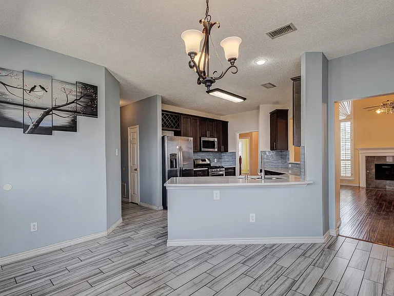 1726 Northampton Dr — Photo 6