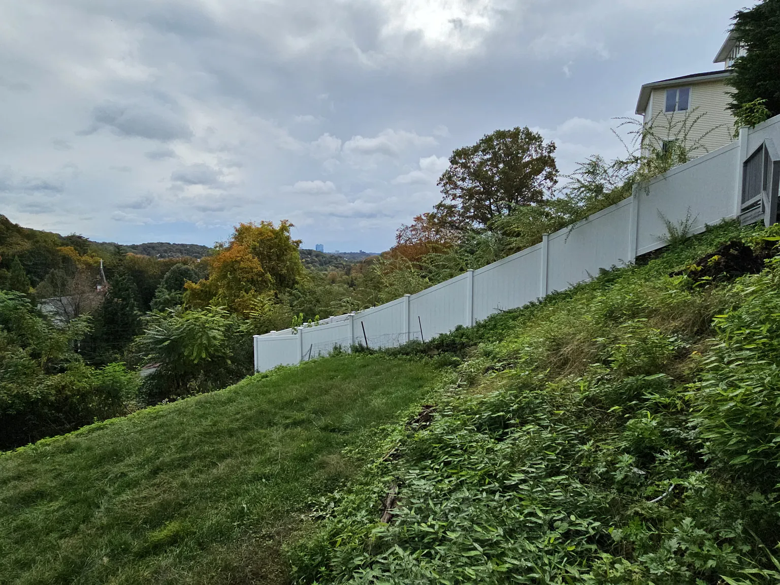 5 bed, 2056 sqft, $6,100 — Photo 2