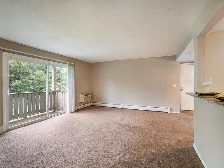 Bayside Country Club Apartments — Photo 42