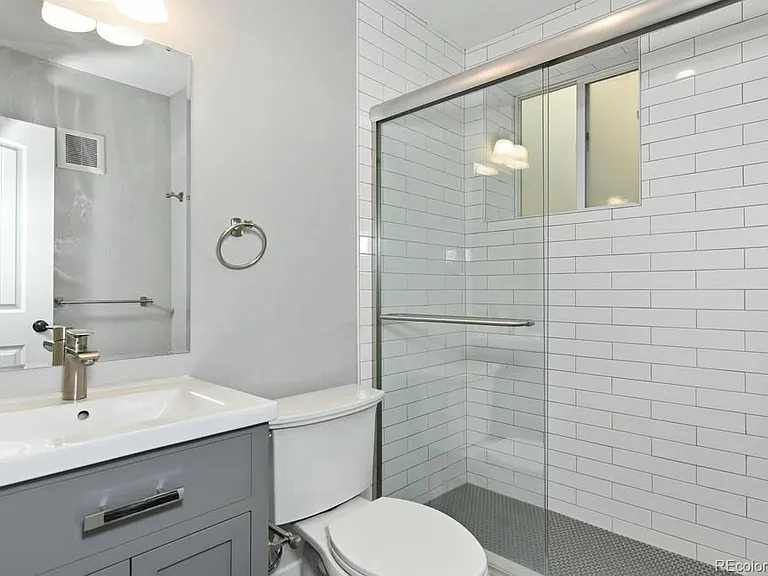 1421 Washington Ave #C — Photo 1