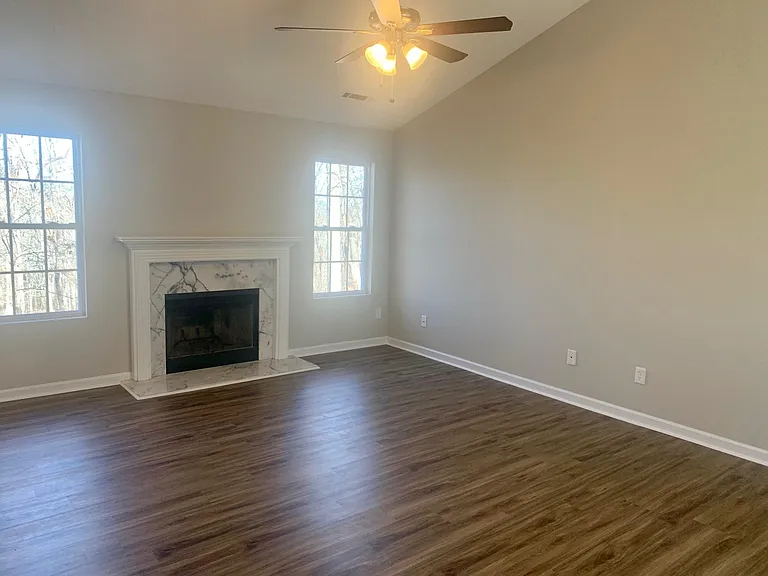 Living Room/Den