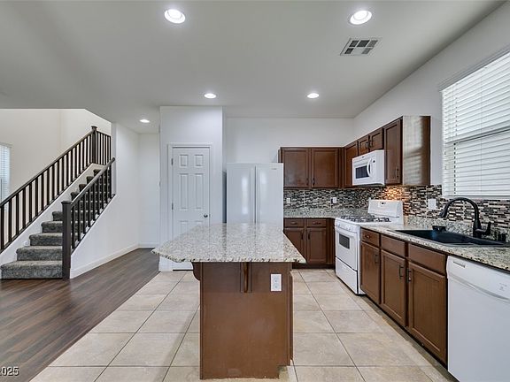 5th image of 7640 Houston Peak St