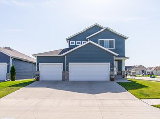 7912 Cottonwood Blvd, Horace, ND 58047