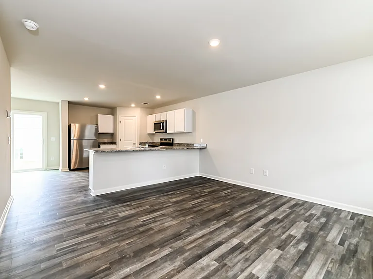 682 Hadley Ct SE — Photo 2
