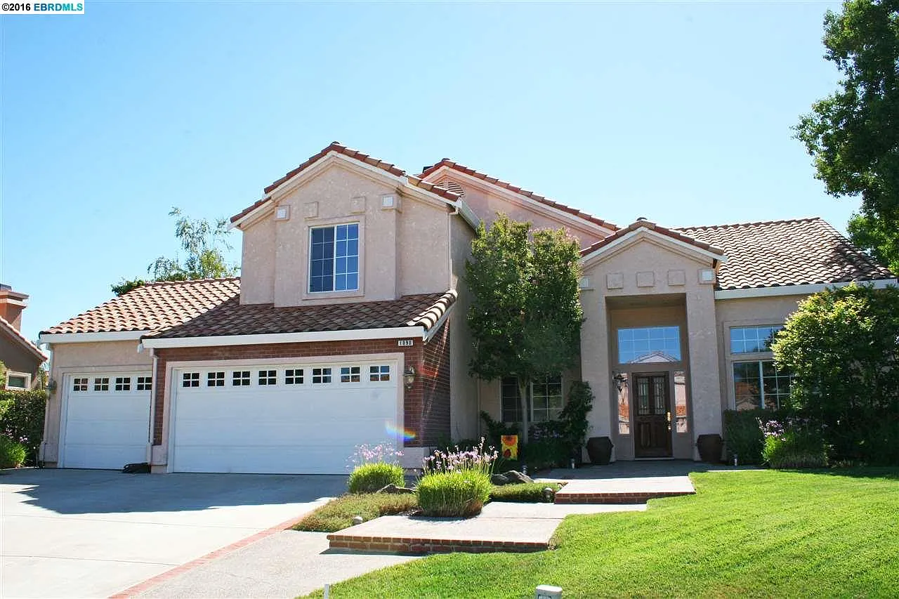 1090 Sea Island Ct photo 1