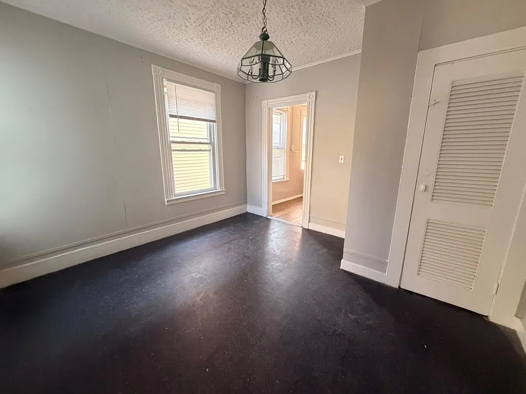 3 bed, $1,900 — Photo 2