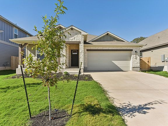 200 Coopers Hawk Crest Front Exterior