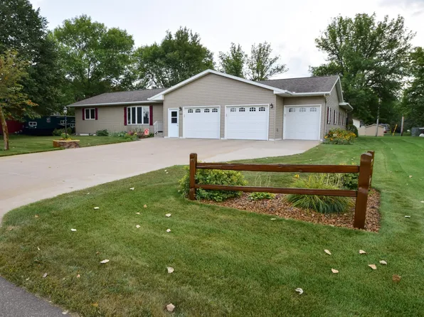 561 4th St NW, Richmond, MN 56368