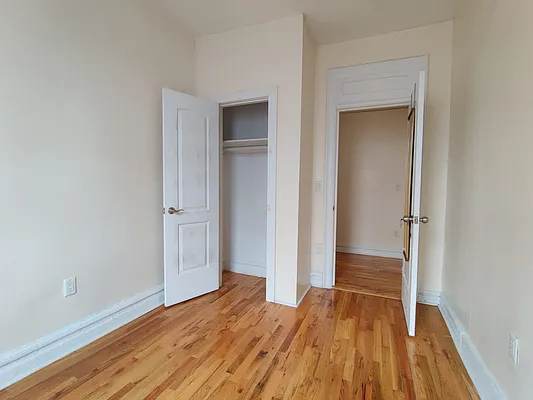 Rented by Signature Property Realty | media 27