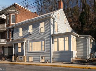 37 Main St, Glen Rock, PA 17327