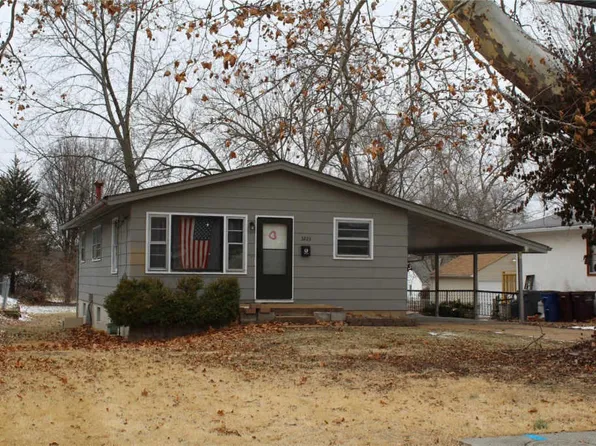 3223 Wismer Rd, Saint Ann, MO 63074