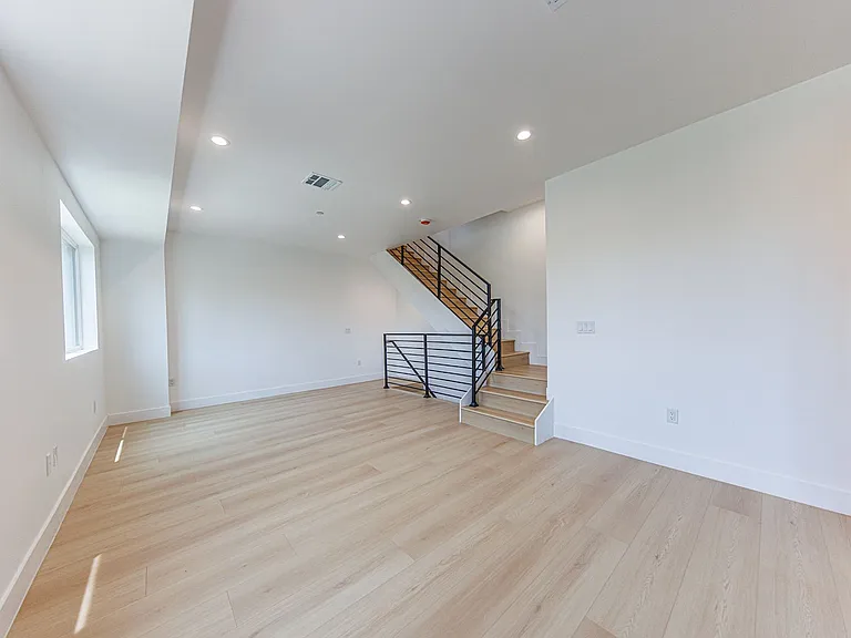 Gorgeous New Townhomes Next To la Cienega Park — Photo 23