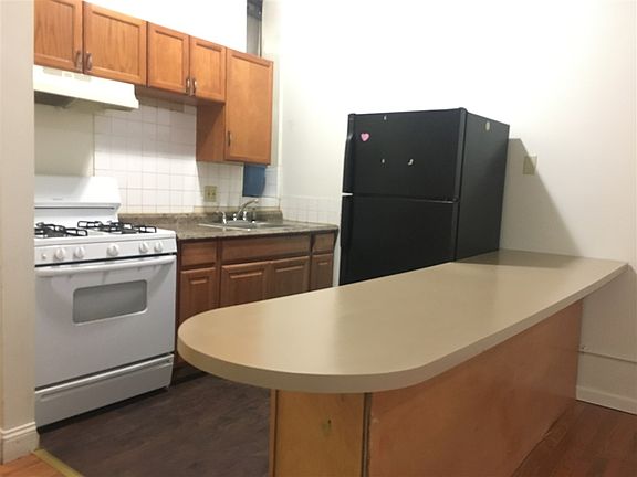 5th image of 403 Summit Ave APT 1B