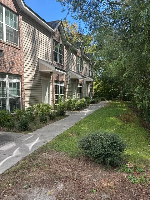 2 bed, 1.5 bath, 1100 sqft, $1,400 — Photo 2