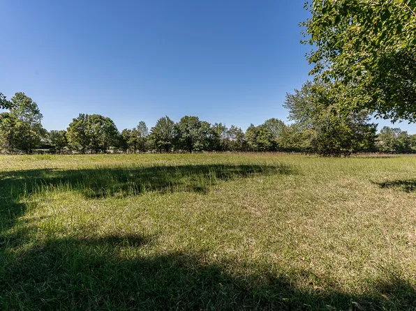 555 Turkey Trot Pvt Ln, Cottontown, TN 37048