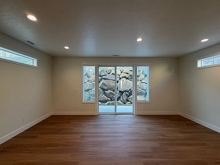 5857 W 40th Ct — Photo 8