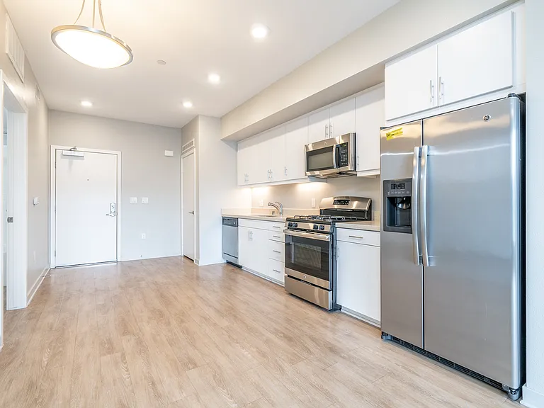 Metro Gateway Apartment Homes — Photo 18