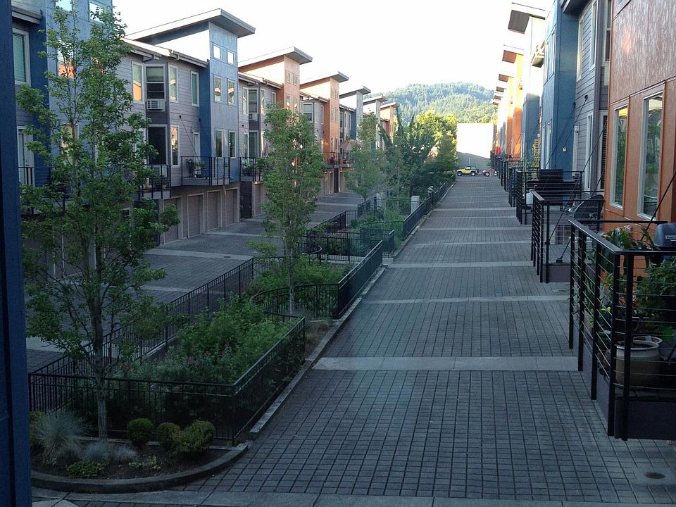 Deck View overlooking Courtyard