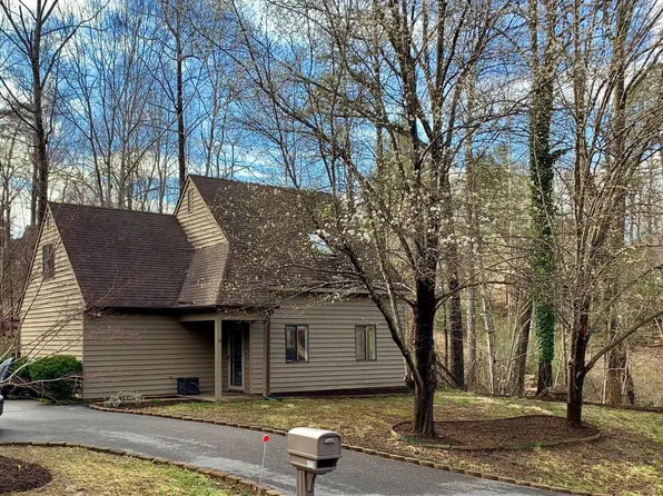 1710 Arrow Wood Dr, Charlottesville, VA 22902