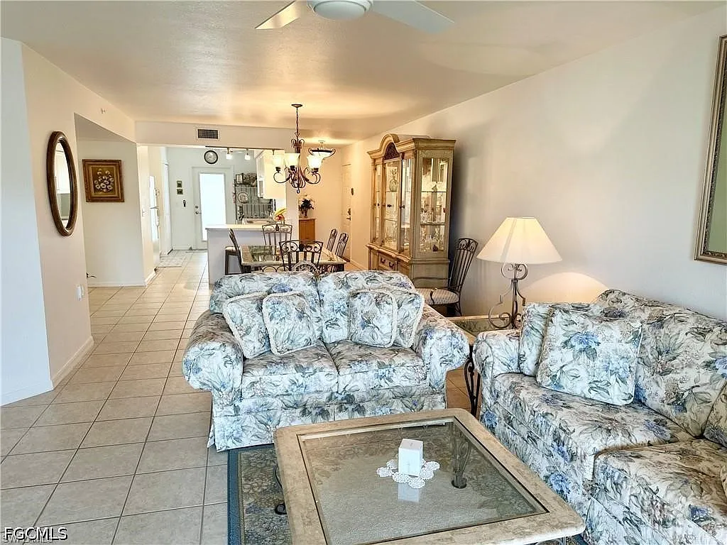 2 bed, 2.0 bath, 1393 sqft, $4,000 — Photo 3