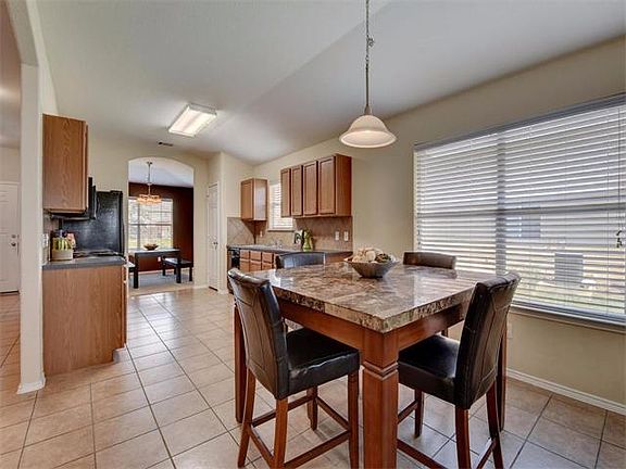4th image of 114 Camellia Dr