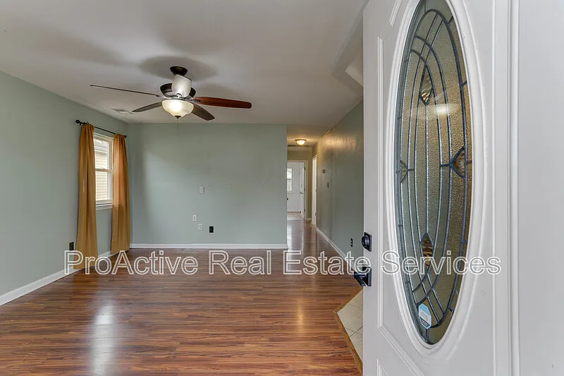 3 bed, 2.0 bath, 1350 sqft, $2,600 — Photo 4