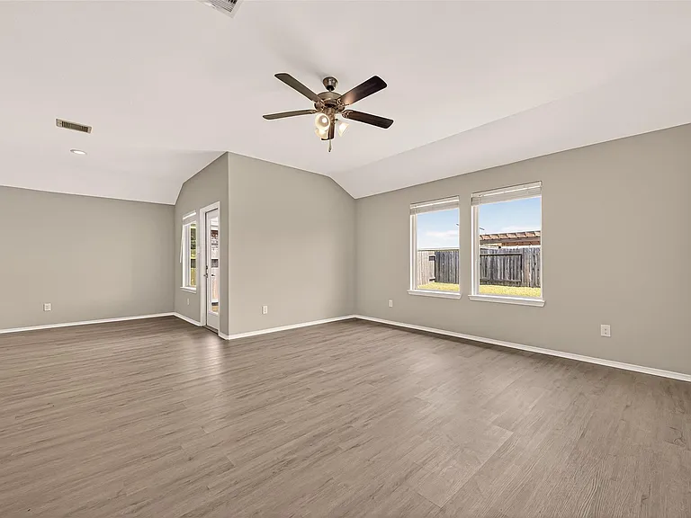 18361 Timbermill Ln — Photo 9