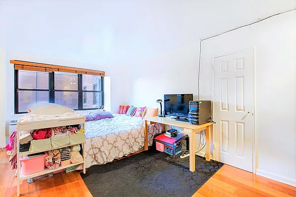 Sold by RES New York | media 2