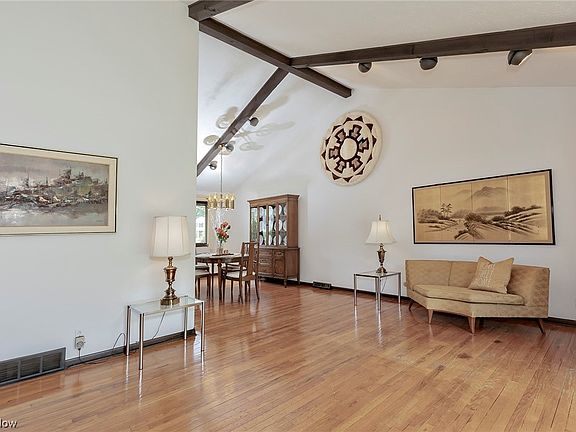 4th image of 946 Oakview Dr