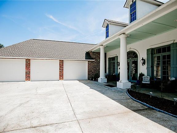 4th image of 21235 Waterfront East Dr