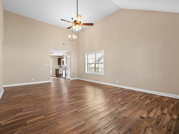 5th image of 406 Irish Hills Dr