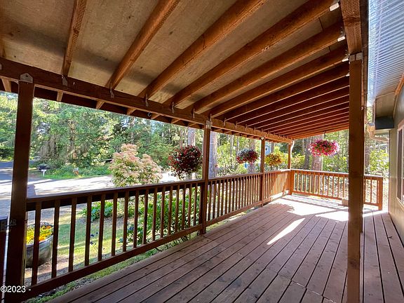 5th image of 315 SE 130th Dr