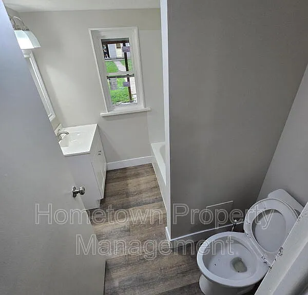 426 W Main St — Photo 2