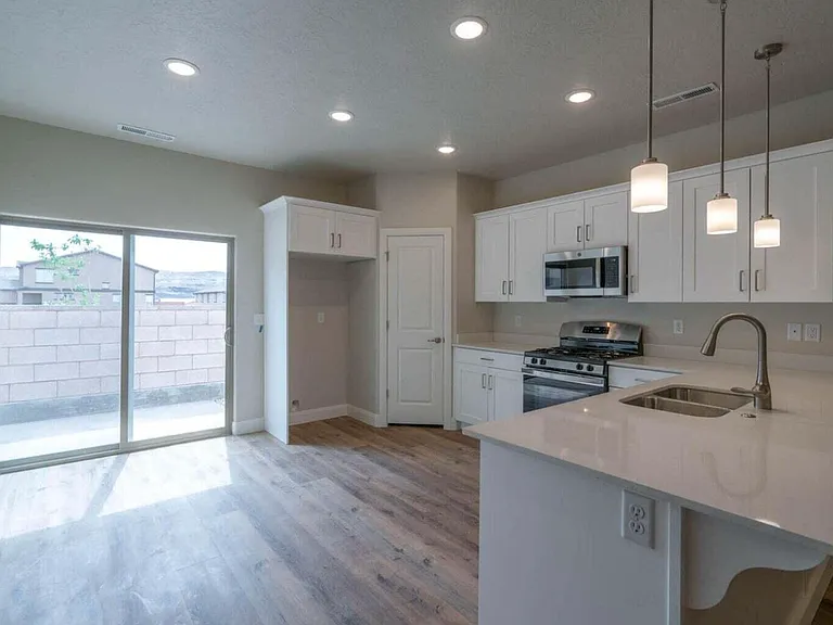527 N 550 W — Photo 6