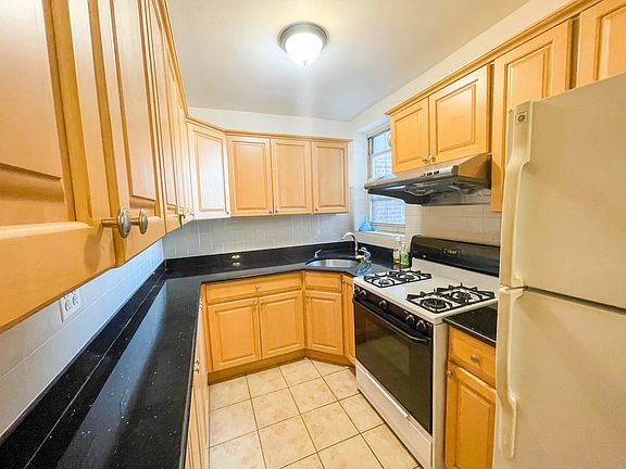 4th image of 67-25 Clyde St APT 7S