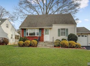 9-15 Essex Pl, Fair Lawn, NJ 07410