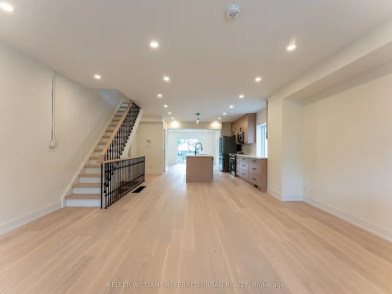 8 Doncaster Ave — Photo 5