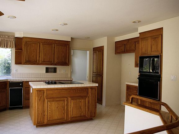 3rd image of 3223 Cherry Valley Dr