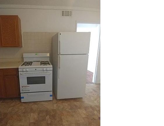 5th image of 426 Dawson Cir