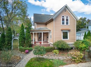629 N Calhoun St, Lapeer, MI 48446