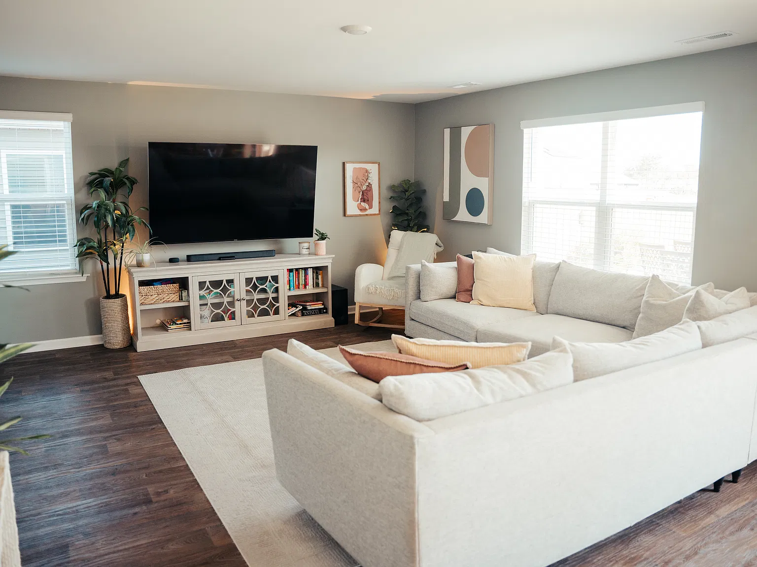 4 bed, 2.5 bath, 2350 sqft, $2,805 — Photo 3