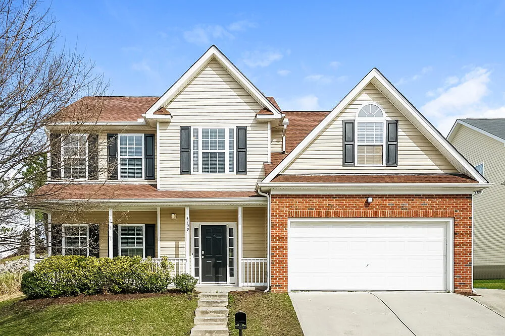 3 bed, 2.5 bath, 2343 sqft, $2,250 — Photo 1