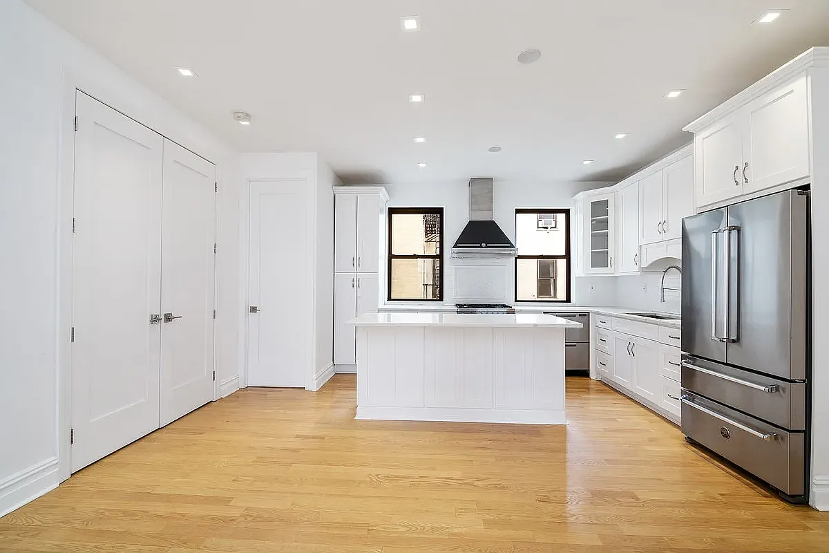 61 Eastern Parkway — Photo 3