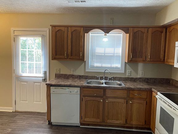 2nd image of 120 Pine Ln #122