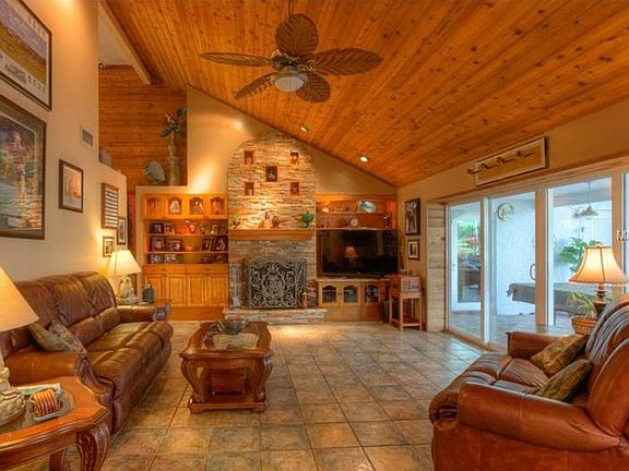 2nd image of 4047 Priory Cir