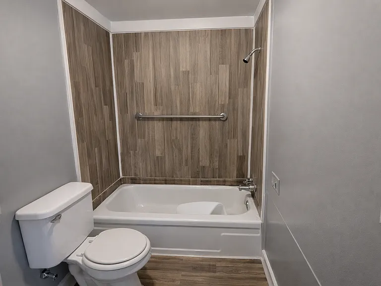 305 W Maple St #1 — Photo 10